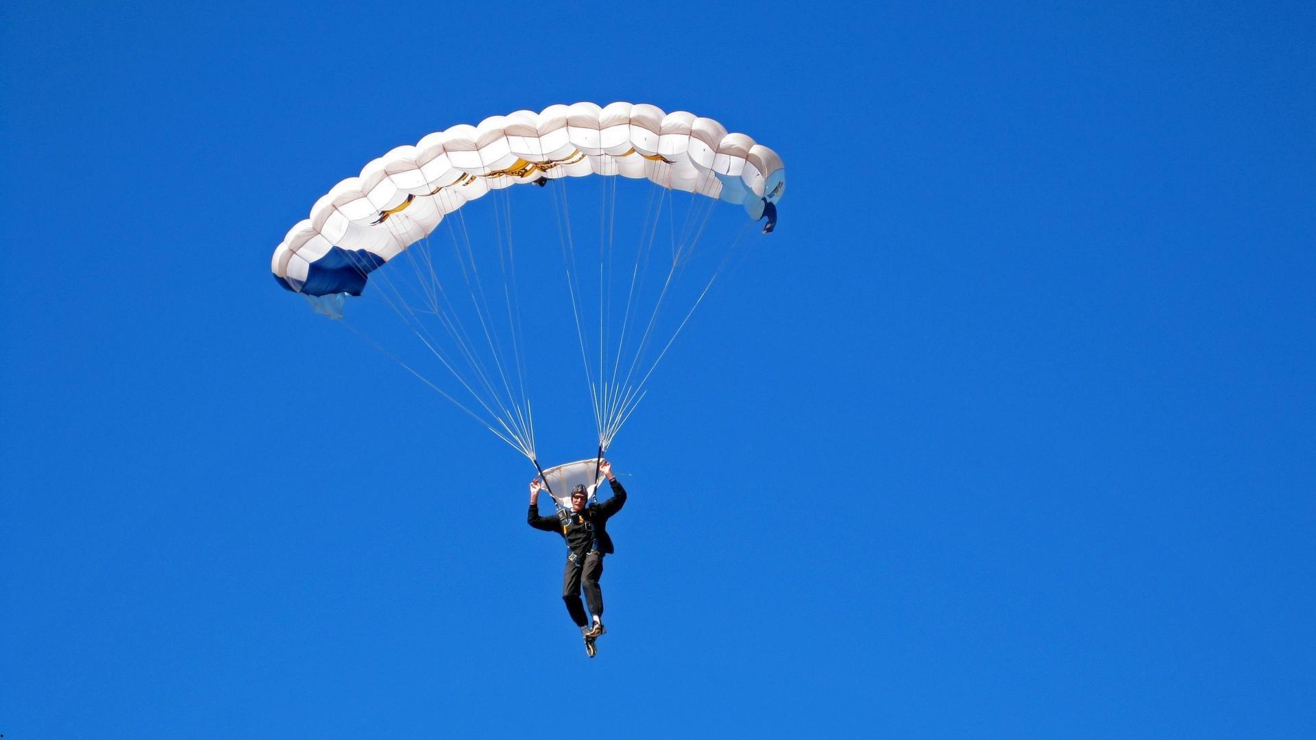 激烈角逐!全国田径锦标赛接力赛上演巅峰对决