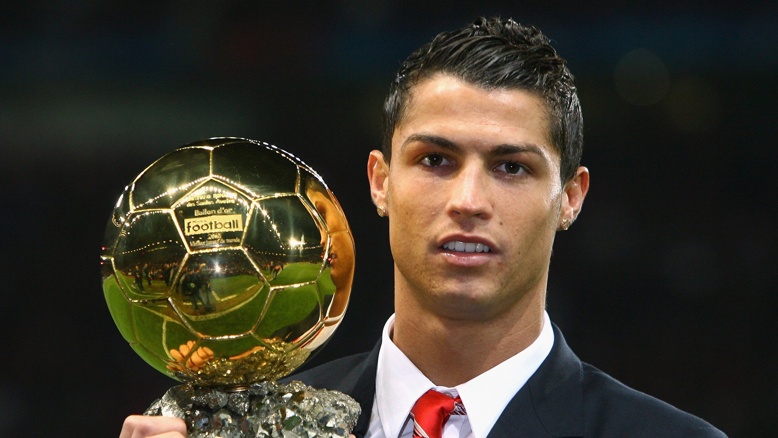 中国游泳队巴黎奥运备战冲刺 新星崛起老将坚守